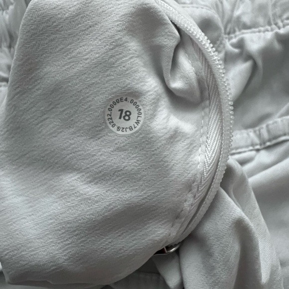 Lululemon shorts size 18 white and blue high rise like new - Picture 4 of 9